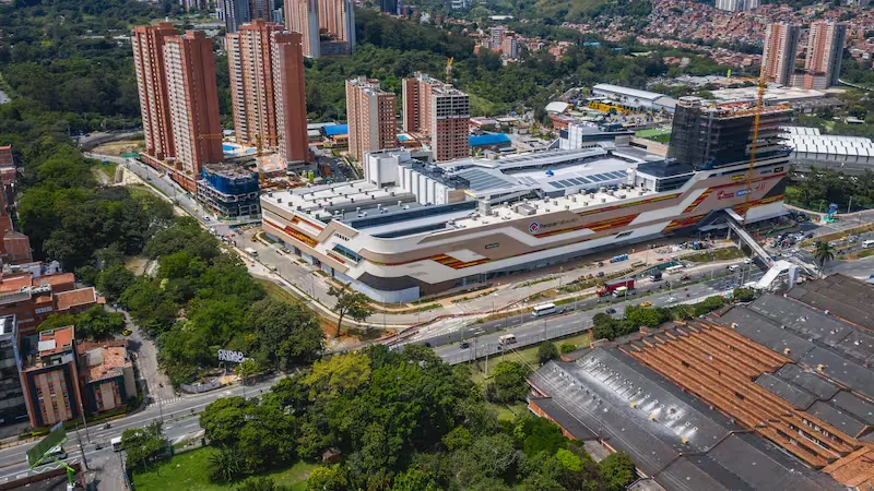 Un pont à haubans dans le nord de Medellín