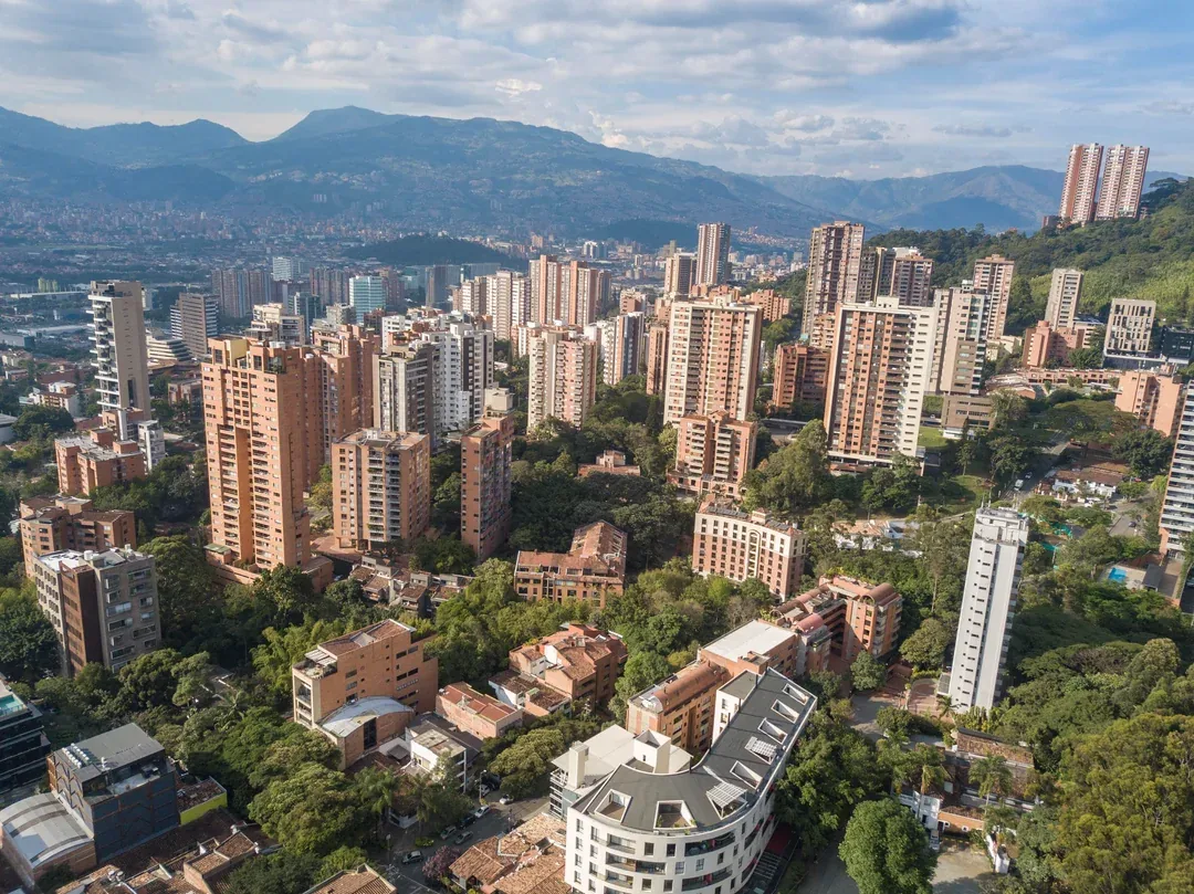 Las torres y el verde de El Poblado desde el aire