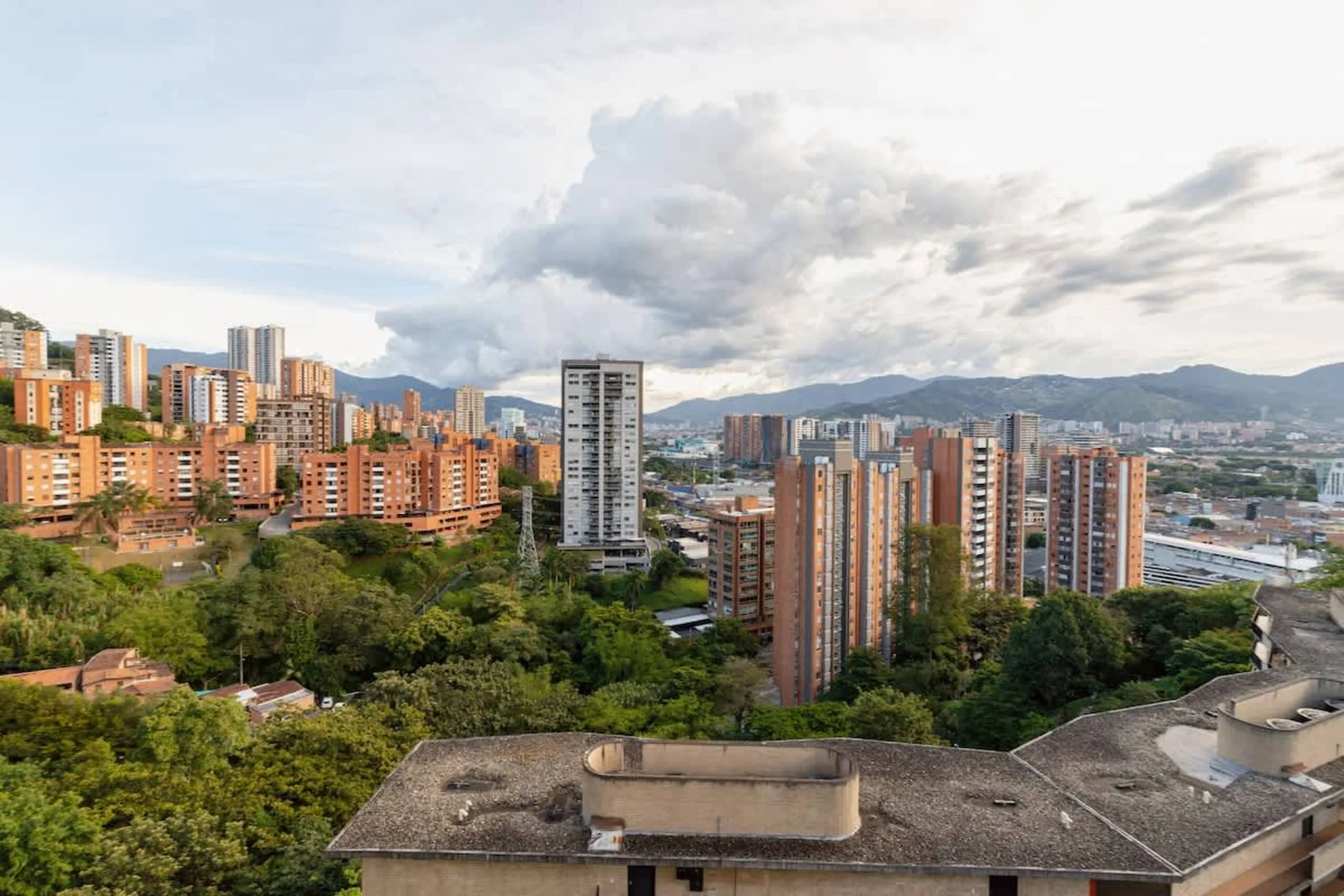 The valley, the wooded slope and the mountains seen over San Diego, Medellín