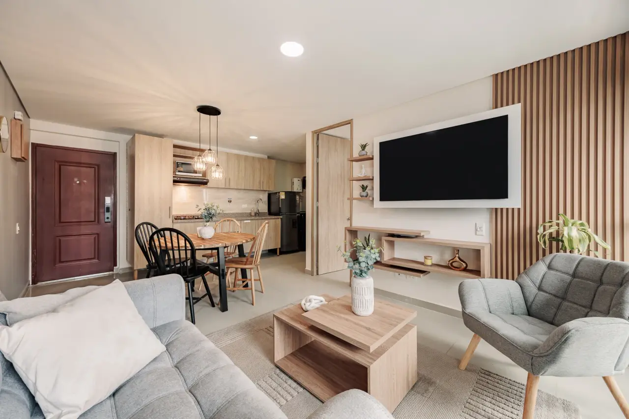 Living room seen from the entrance, with the dining table and kitchen behind